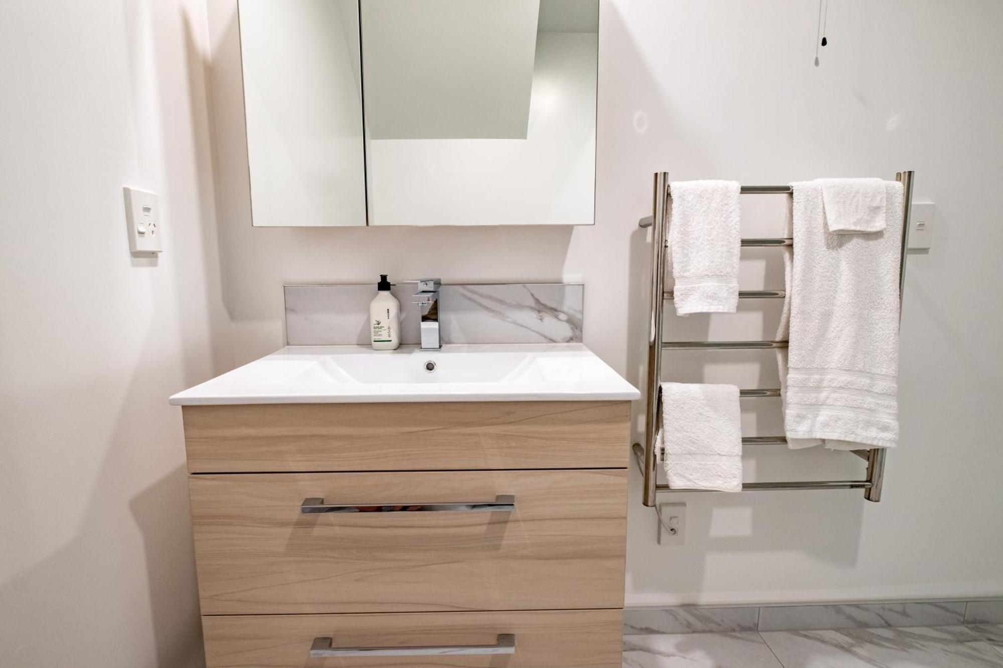 Stunning 3 Bedrooms Sleeps 6 In Cbd Apartamento *