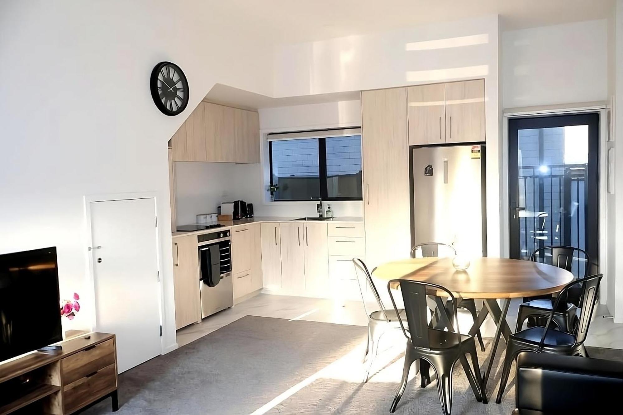 Stunning 3 Bedrooms Sleeps 6 In Cbd *